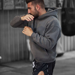 Model is 177cm, 70kg wearing size M