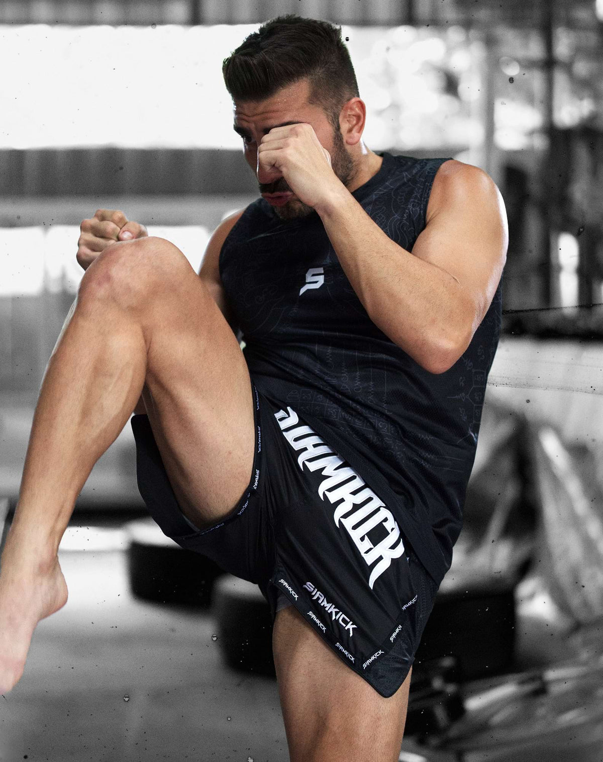 Muay-Thai-Shorts „Black Ops“, getragen von Sefa, Größe M
