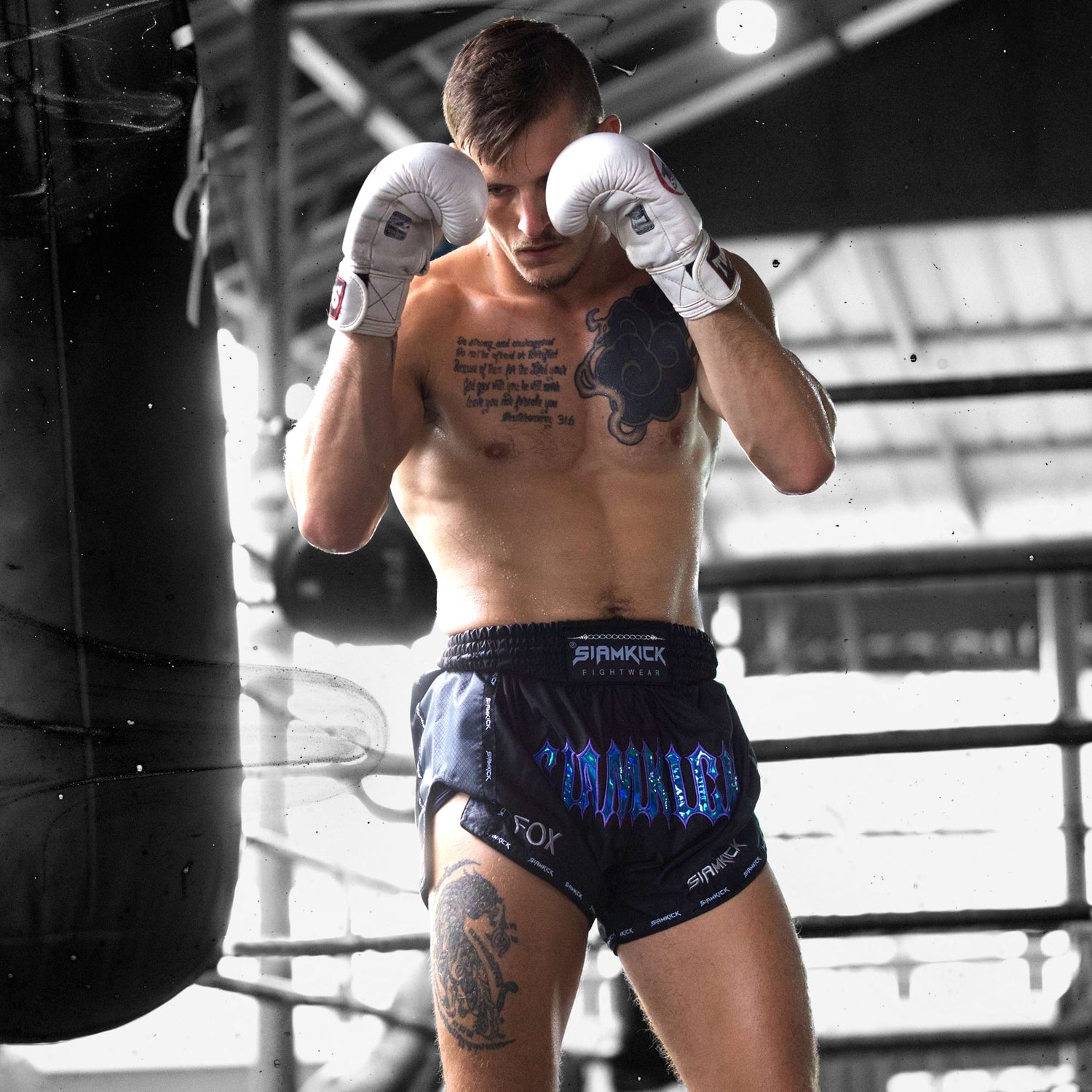 Zack is 183 cm, 79 kg, wearing size L