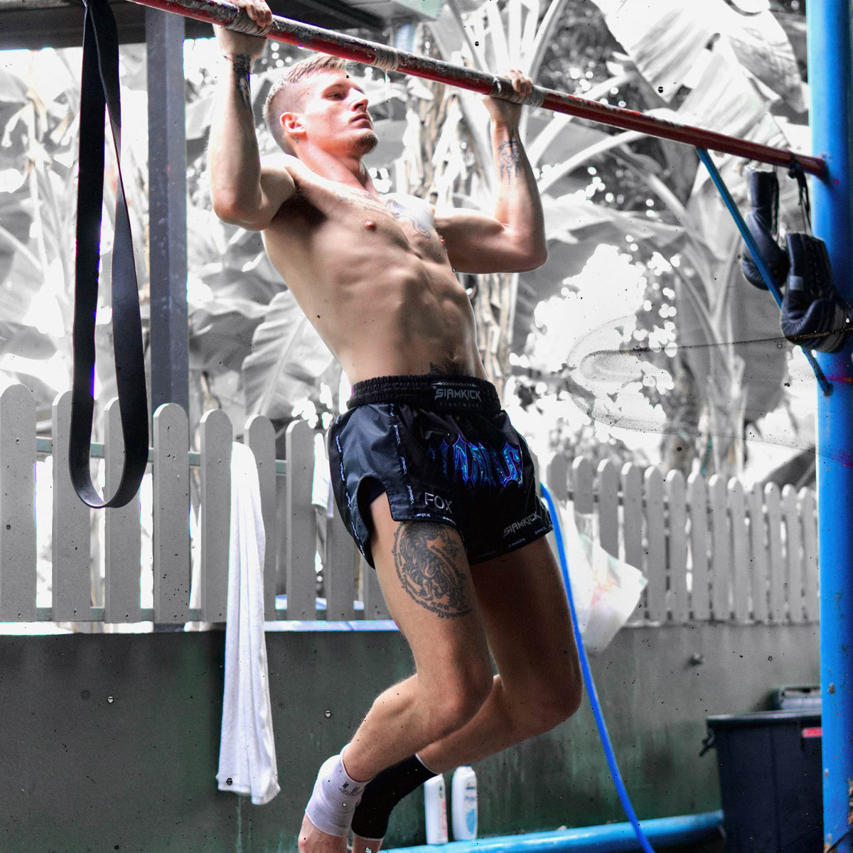 Zack con Pantalones cortos de Muay Thai "Capri Rift", talla L