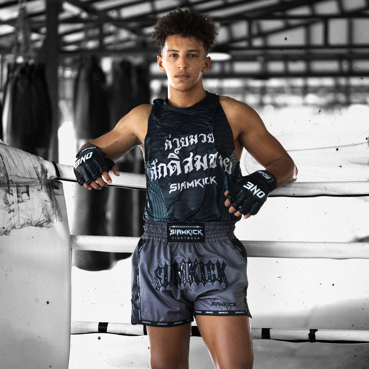 Mouhssine con Pantalones cortos de Muay Thai "Phantom", talla L