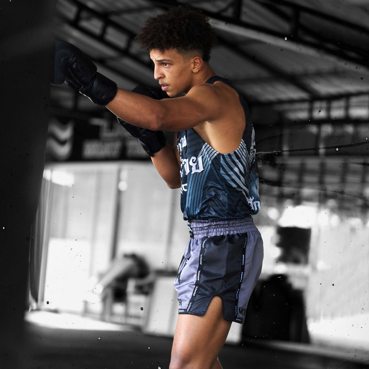 Mouhssine con Pantalones cortos de Muay Thai "Phantom", talla L