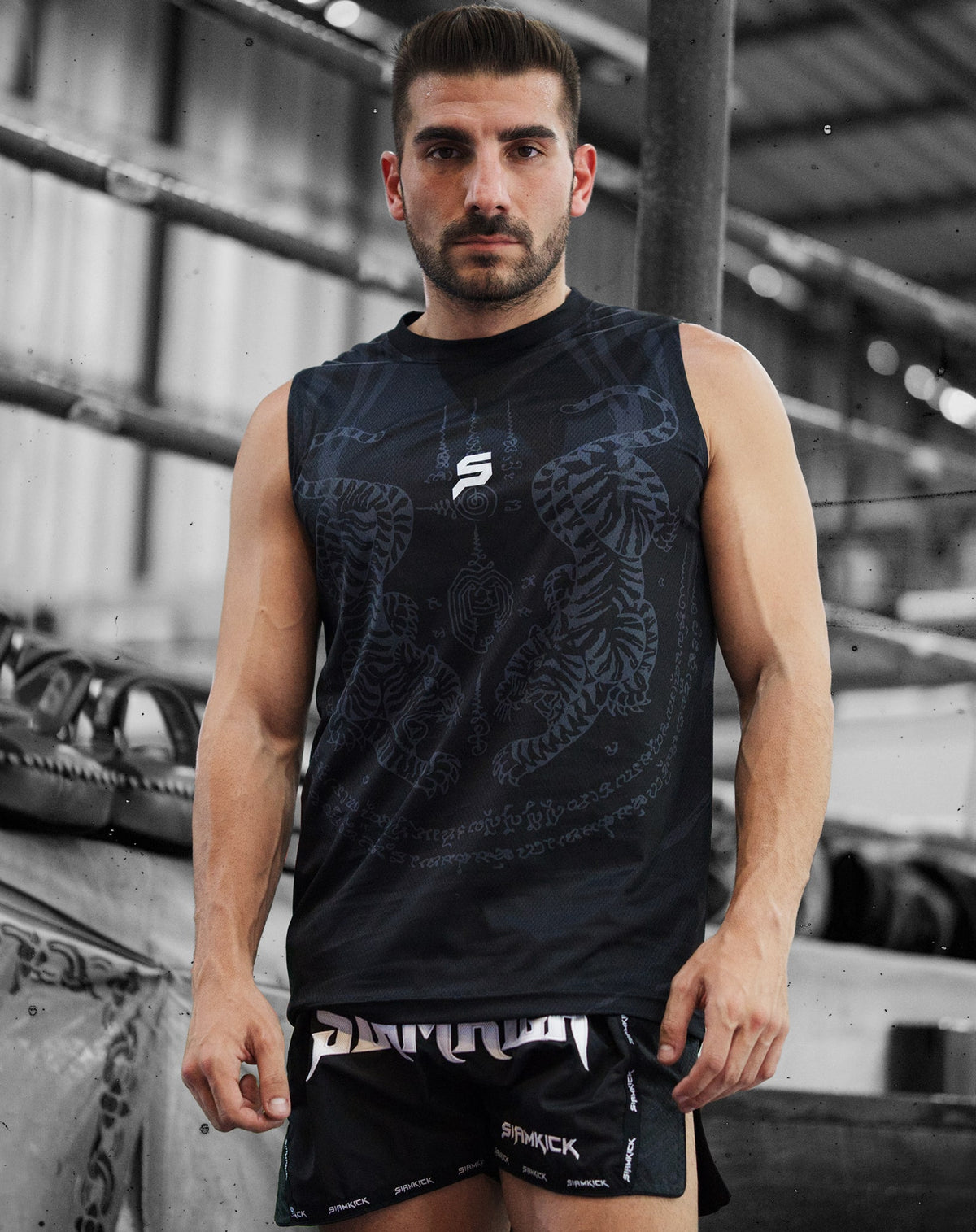 Muay-Thai-Shorts „Black Ops“, getragen von Sefa, Größe M
