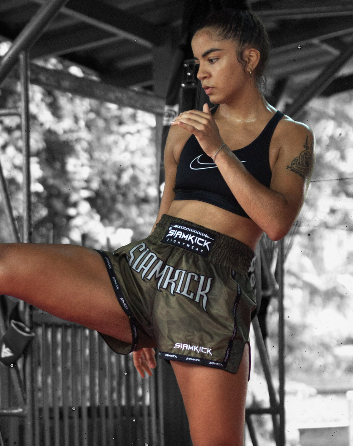 Gabi con Pantalones cortos de Muay Thai "Tactical Green", talla M
